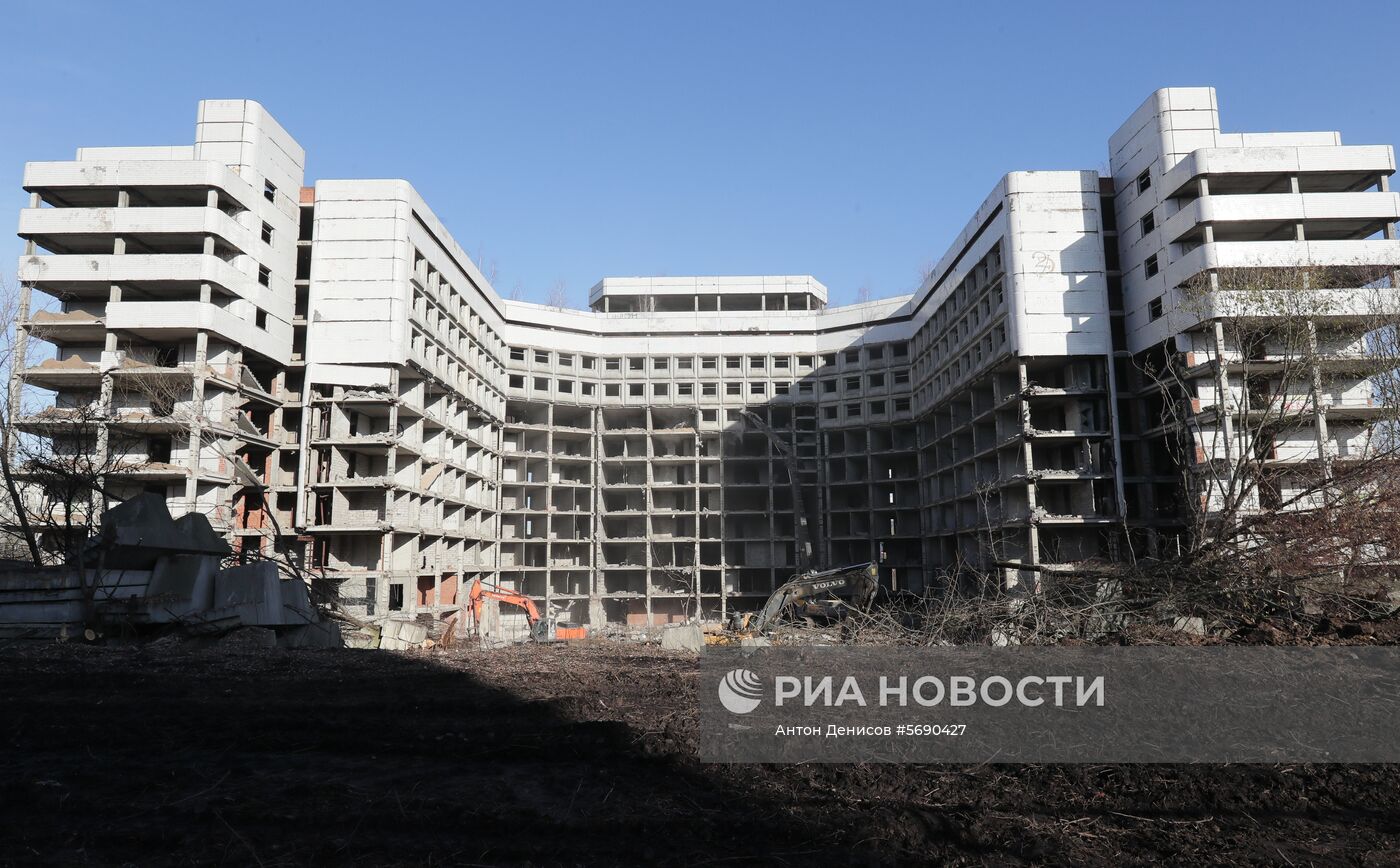 Продолжается снос Ховринской больницы в Москве