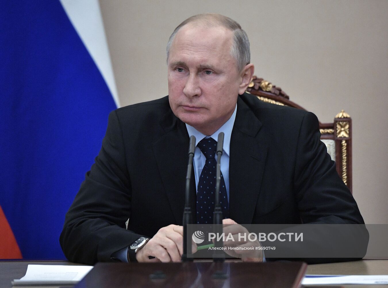 Президент РФ В. Путин провел совещание с постоянными членами Совета безопасности РФ