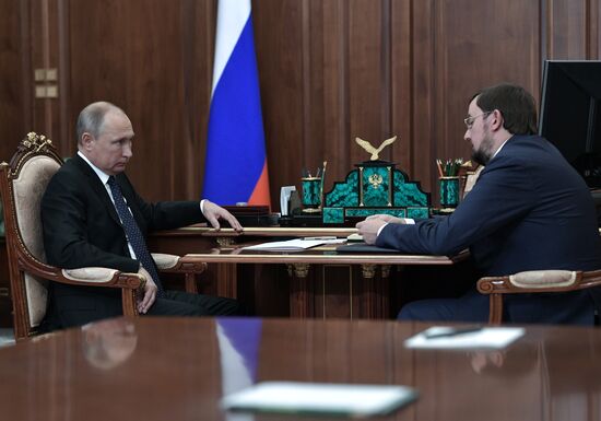 Президент РФ В. Путин встретился с главой общероссийской общественной организации «Деловая Россия» А. Репиком 