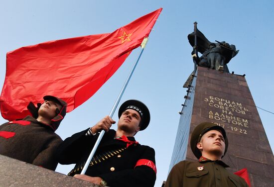 Шествия и митинги в городах России по случаю 101-й годовщины Октябрьской революции