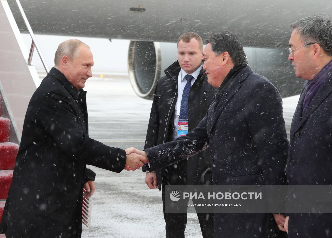 8 ноября 2018. Президент РФ Владимир Путин во время встречи в аэропорту Астаны. Место: Казахстан, Астана. Автор: Михаил Климентьев/РИА Новости. Визит президента РФ В. Путина в Казахстан