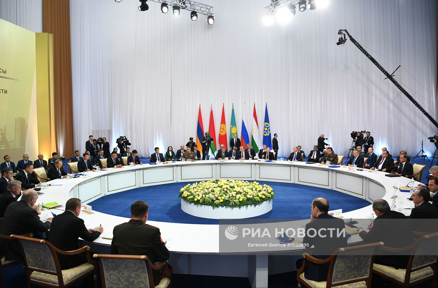 8 ноября 2018. Президент РФ Владимир Путин во время заседания Совета коллективной безопасности ОДКБ во Дворце независимости в Астане. Место: Казахстан, Астана. Автор: Евгений Биятов/РИА Новости. Визит президента РФ В. Путина в Казахстан