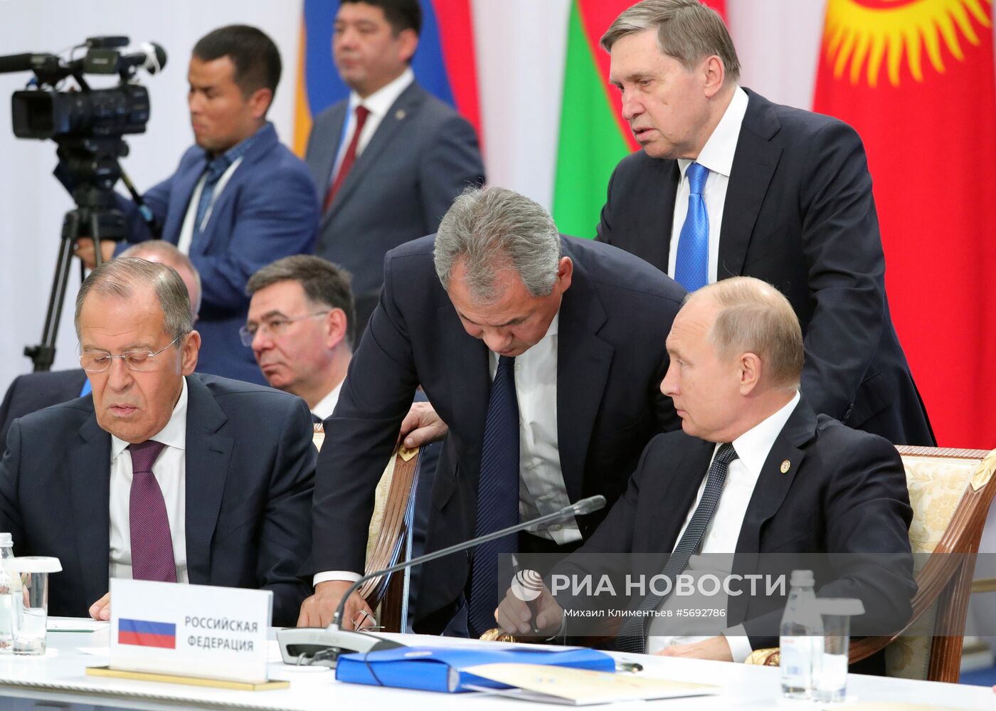 8 ноября 2018. Президент РФ Владимир Путин, помощник президента РФ Юрий Ушаков, министр обороны РФ Сергей Шойгу и министр иностранных дел РФ Сергей Лавров (справа налево) во время заседания Совета коллективной безопасности ОДКБ в расширенном составе во Дворце независимости в Астане. Место: Казахстан, Астана. Автор: Михаил Климентьев/РИА Новости. Визит президента РФ В. Путина в Казахстан