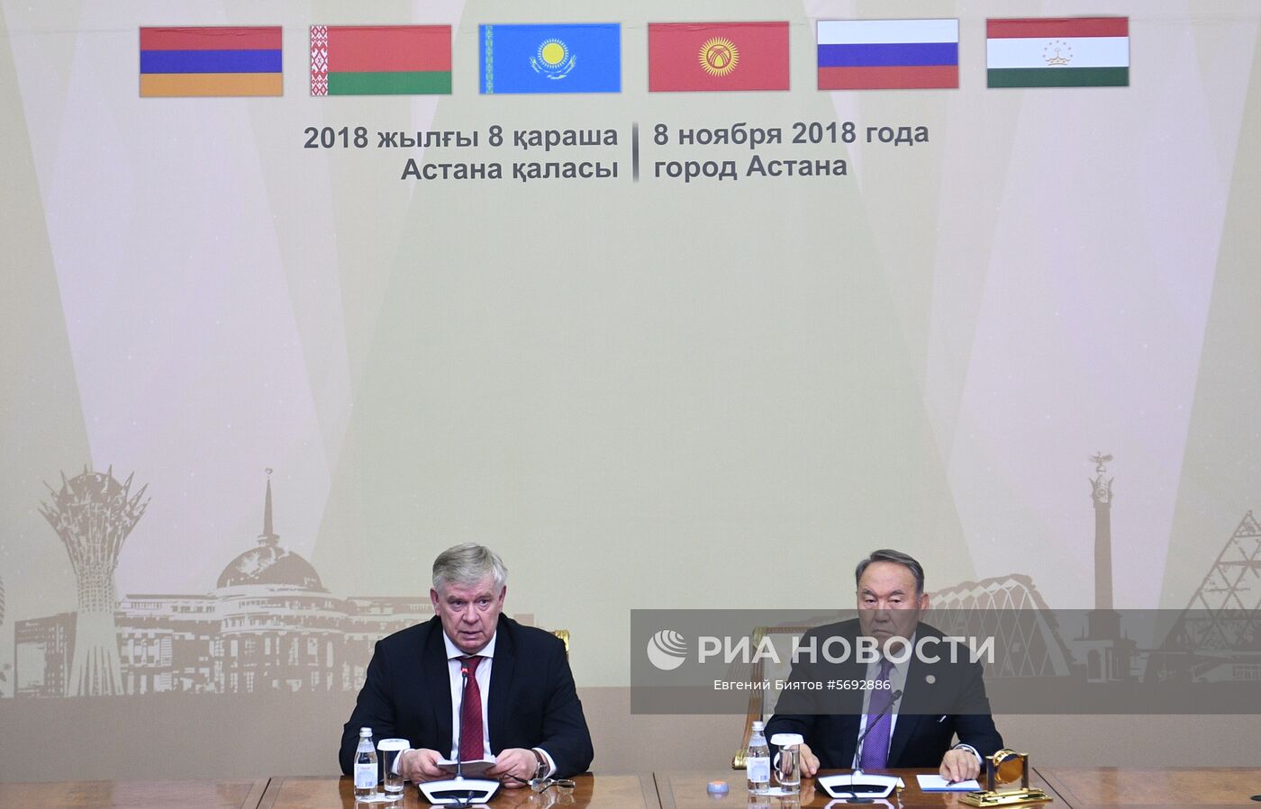 8 ноября 2018. Исполняющий обязанности генерального секретаря ОДКБ Валерий Семериков (слева) и президент Казахстана Нурсултан Назарбаев во время заявления для прессы по итогам заседания Совета коллективной безопасности ОДКБ во Дворце независимости в Астане. Место: Казахстан, Астана. Автор: Евгений Биятов/РИА Новости. Визит президента РФ В. Путина в Казахстан