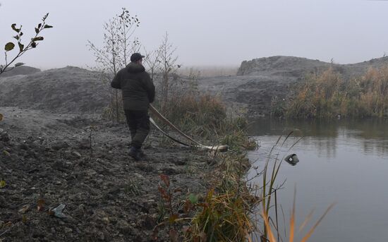 Рейд сотрудников УБОП по выявлению незаконной добычи янтаря в Калининградской области