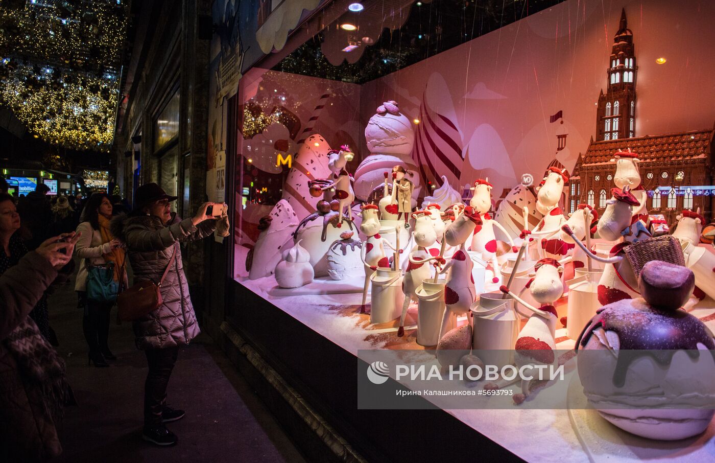 Открытие рождественских витрин магазина Printemps Haussmann в Париже