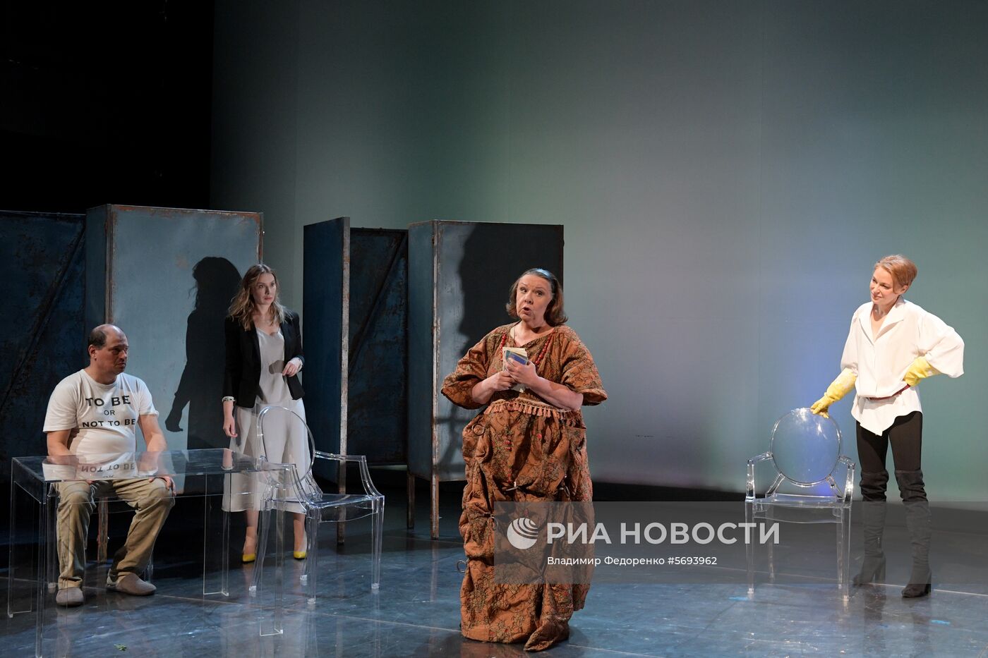 Спектакль "Офелия боится воды" в МХТ им. А.П. Чехова