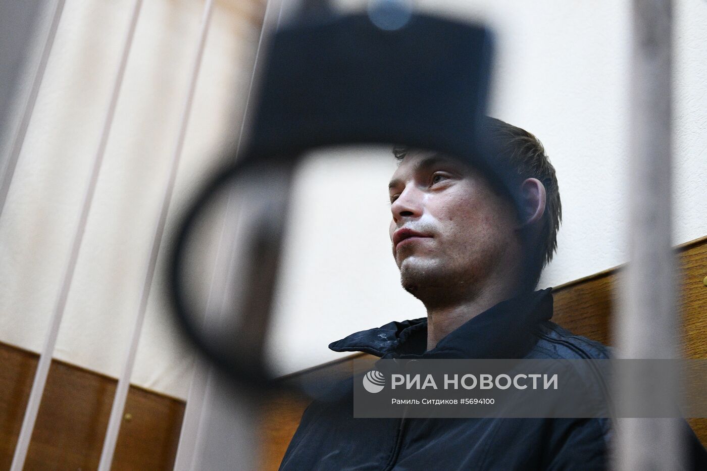 Рассмотрение вопроса об аресте подозреваемого в убийстве женщины и ее ребенка