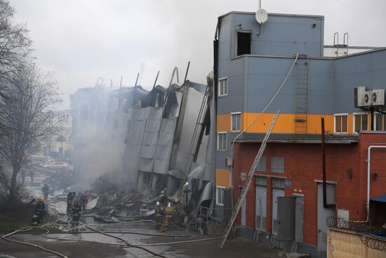 Пожар в ТЦ "Лента" в Санкт-Петербурге