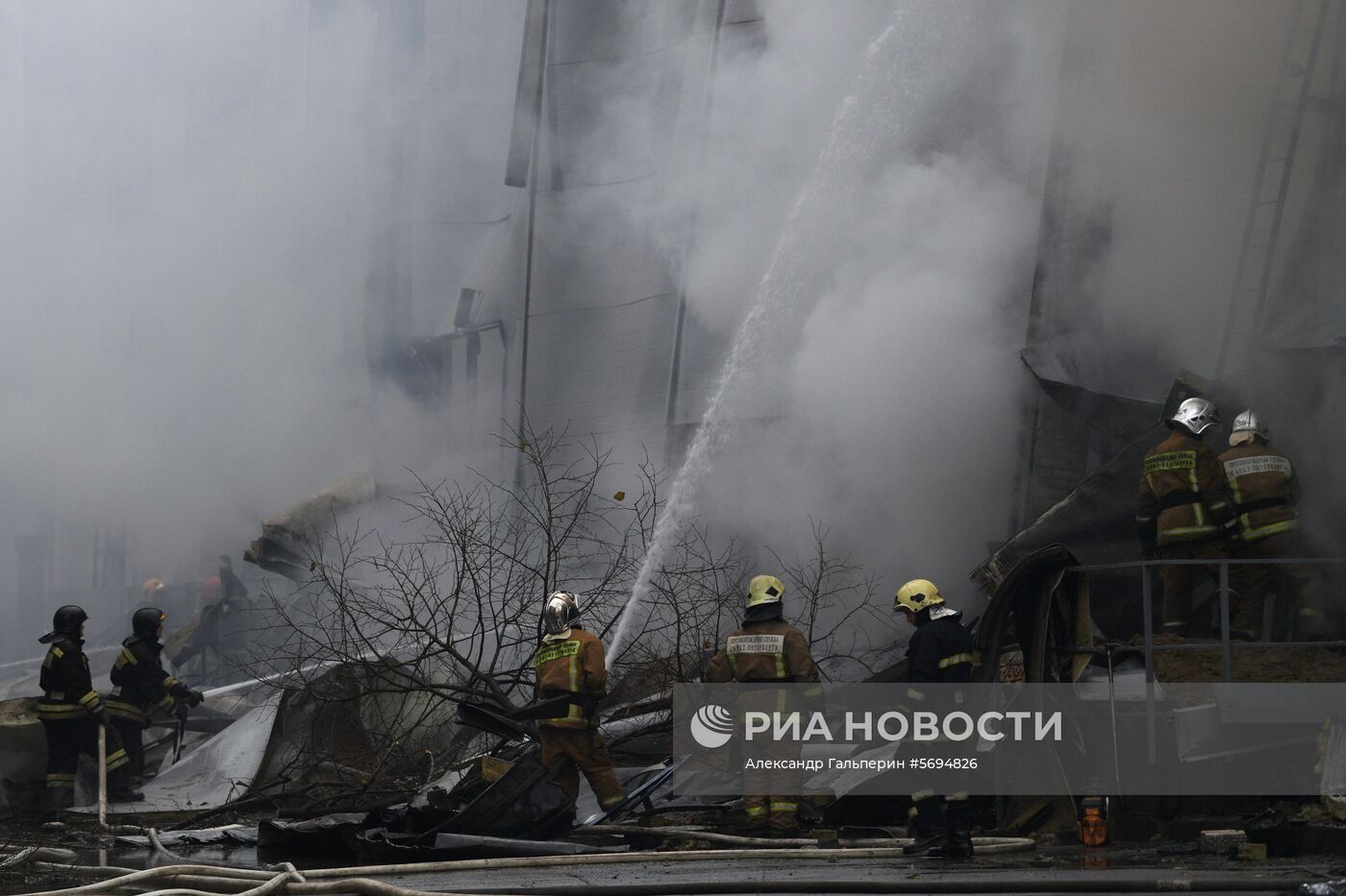 Пожар в ТЦ "Лента" в Санкт-Петербурге