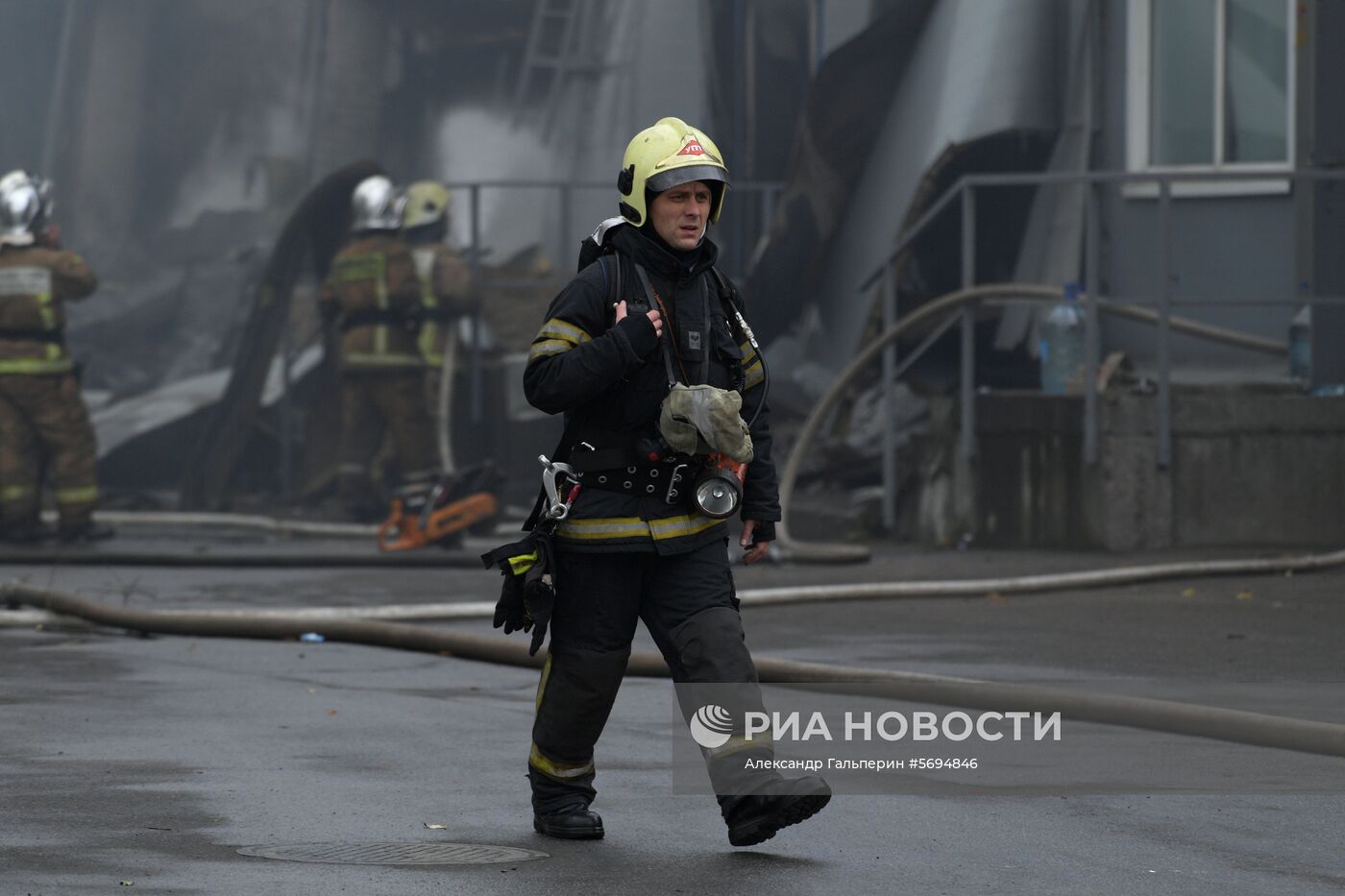 Пожар в ТЦ "Лента" в Санкт-Петербурге