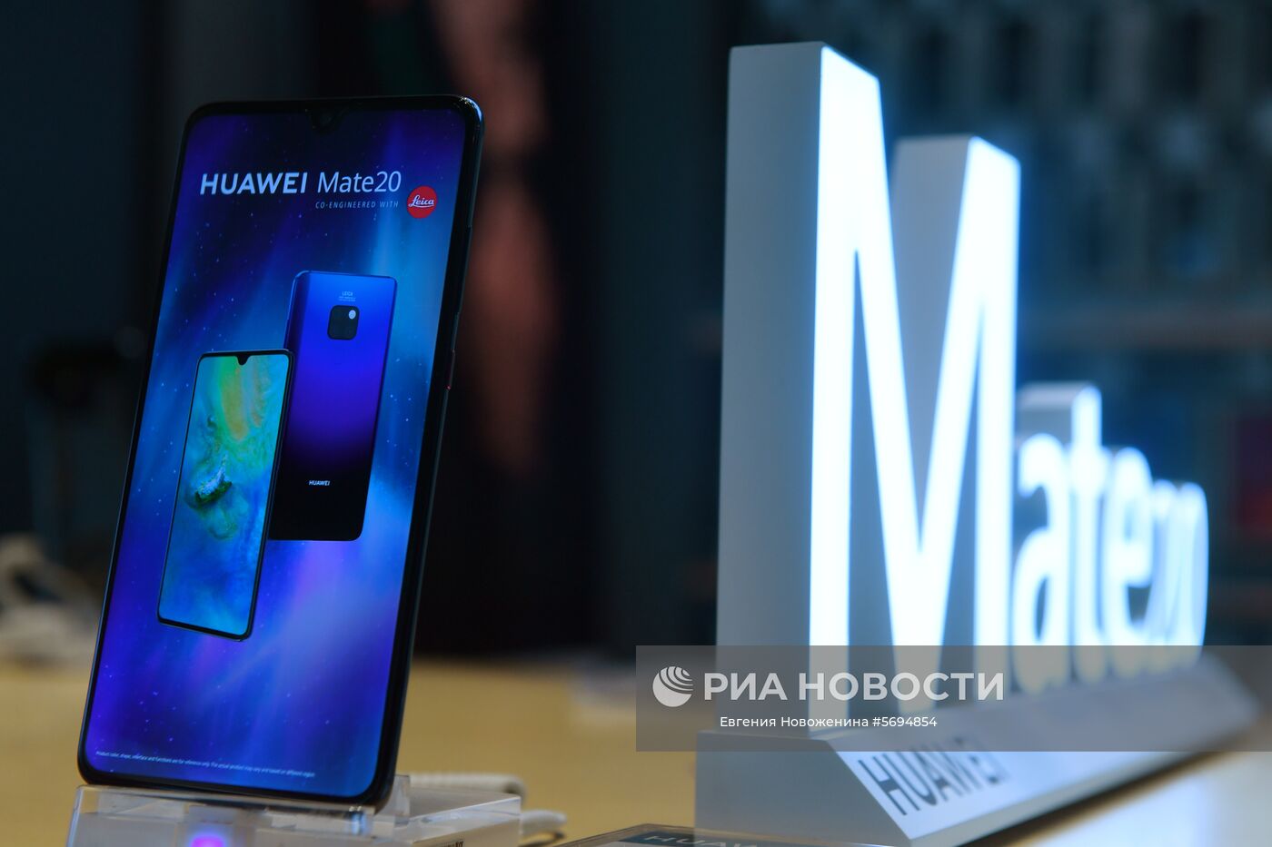 Старт продаж в России флагманских смартфонов Huawei