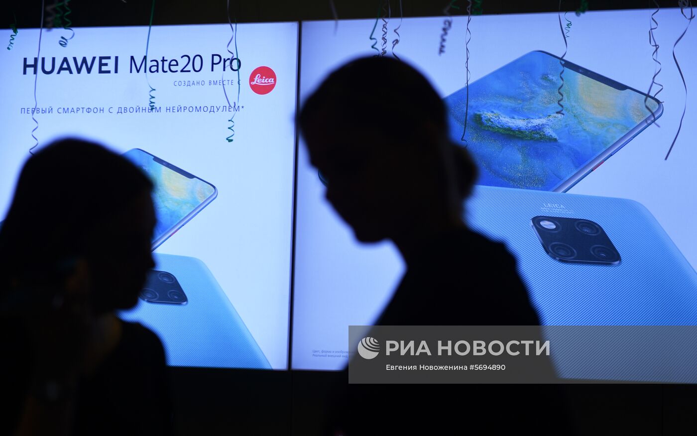 Старт продаж в России флагманских смартфонов Huawei