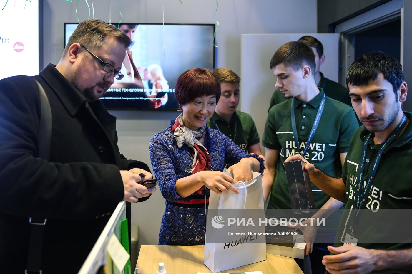 Старт продаж в России флагманских смартфонов Huawei