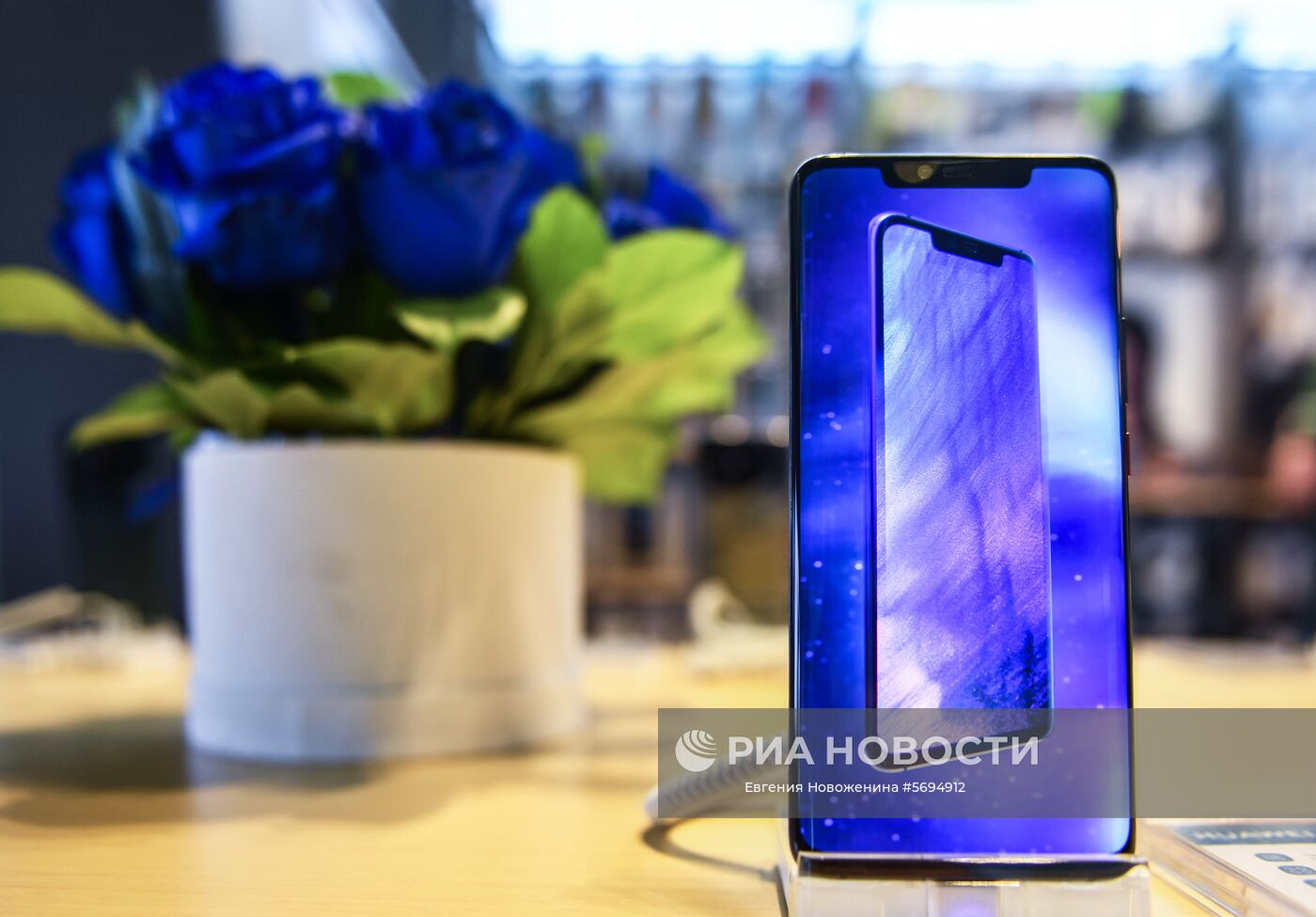 Старт продаж в России флагманских смартфонов Huawei