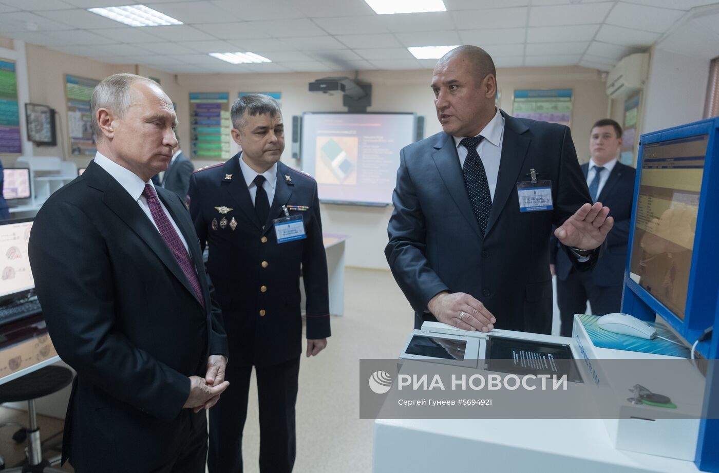 Президент РФ В. Путин посетил Московский университет МВД России