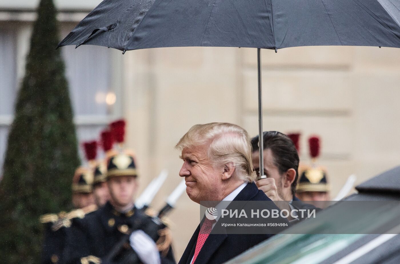 Встреча Э. Макрона и Д. Трампа в Париже