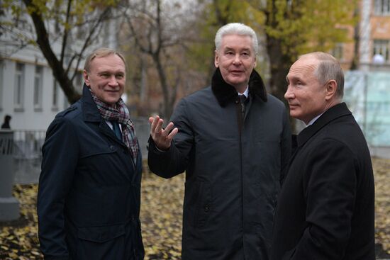 Президент РФ В. Путин принял участие в церемонии открытия памятника И. С. Тургеневу