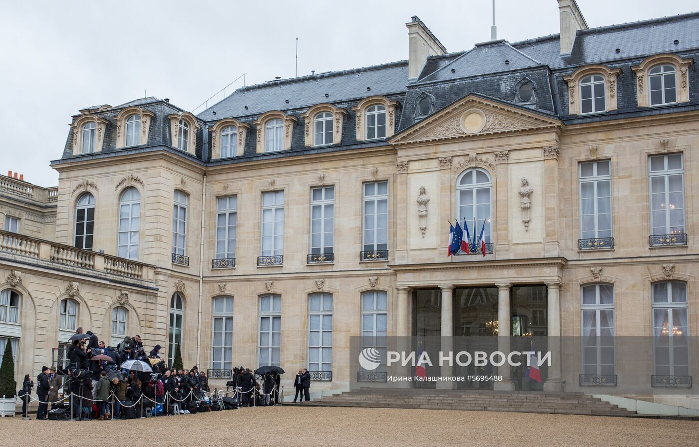 Встреча Э. Макрона и Д. Трампа в Париже