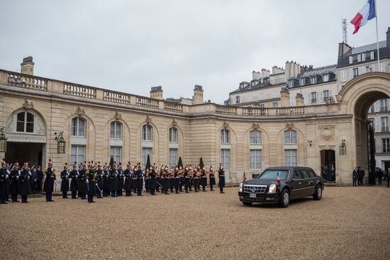 Встреча Э. Макрона и Д. Трампа в Париже