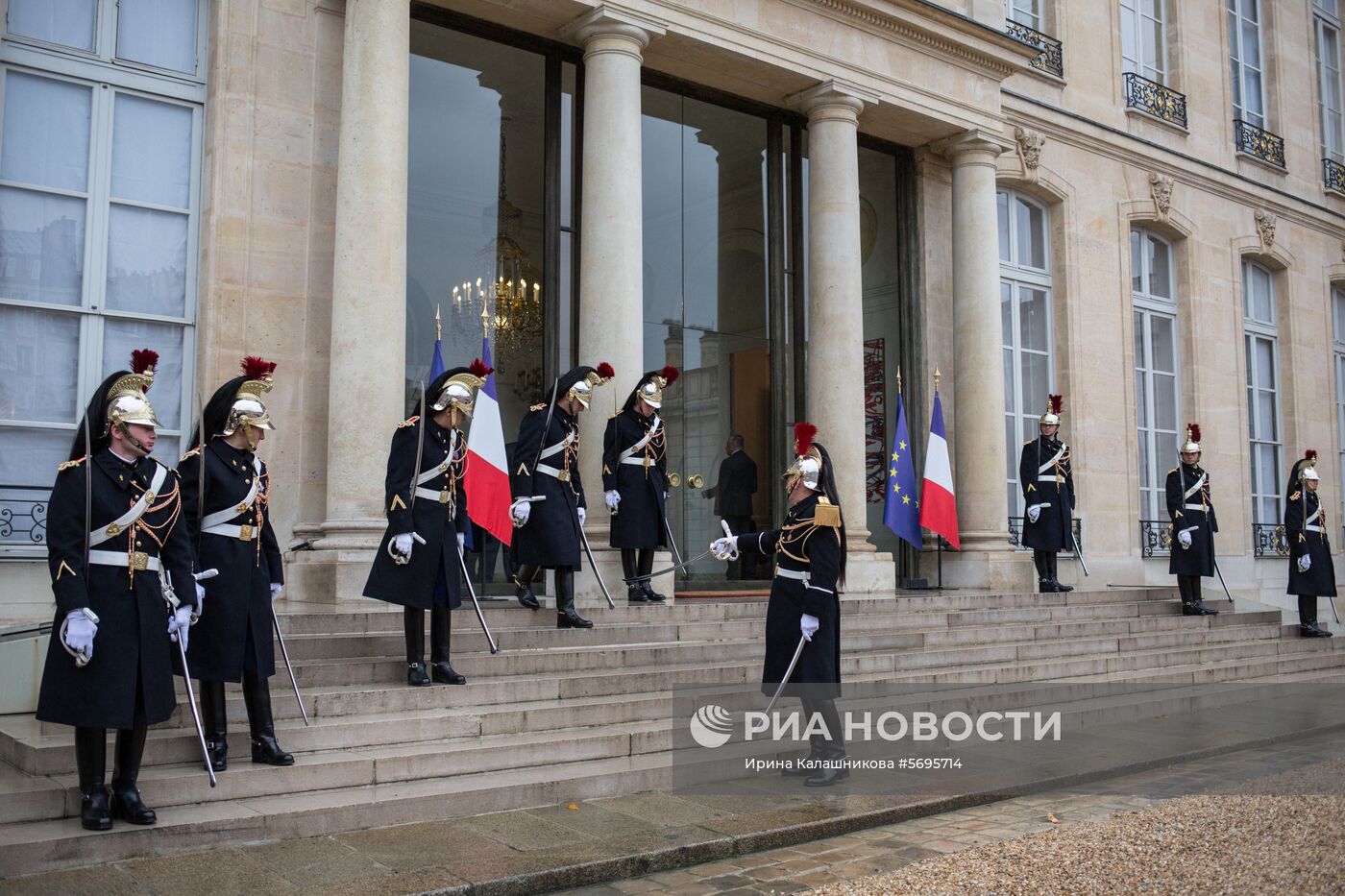 Встреча Э. Макрона и Д. Трампа в Париже