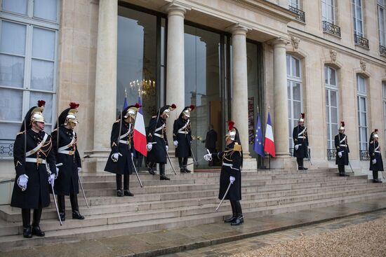 Встреча Э. Макрона и Д. Трампа в Париже