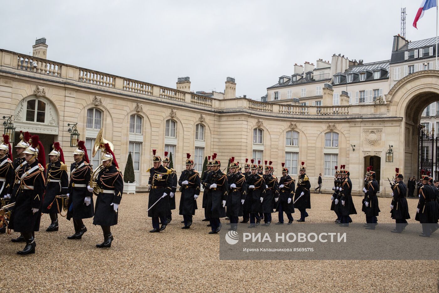 Встреча Э. Макрона и Д. Трампа в Париже