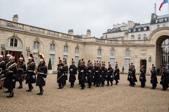 Встреча Э. Макрона и Д. Трампа в Париже