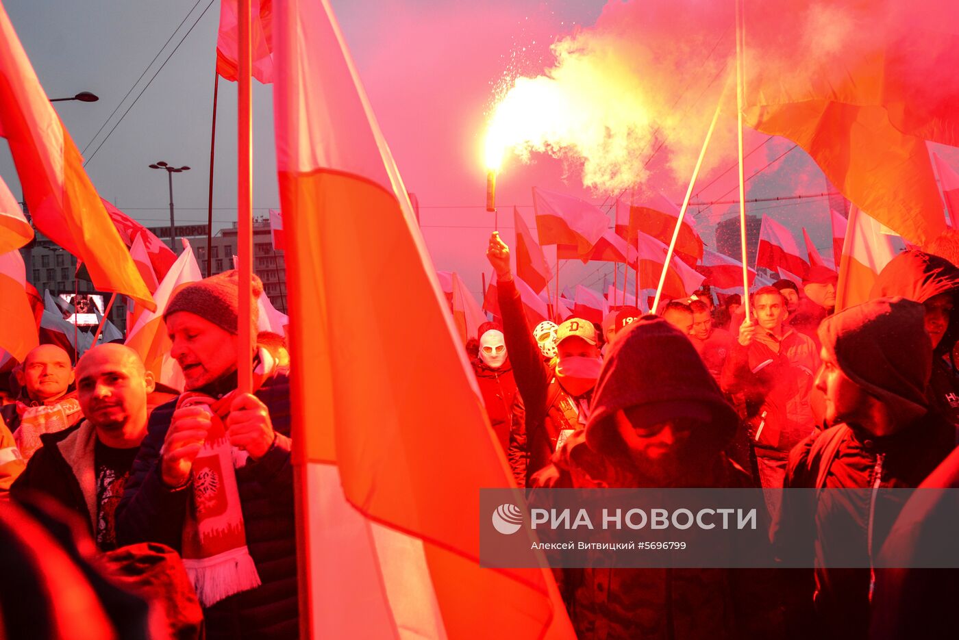Марш в Варшаве в честь 100-летия независимости Польши