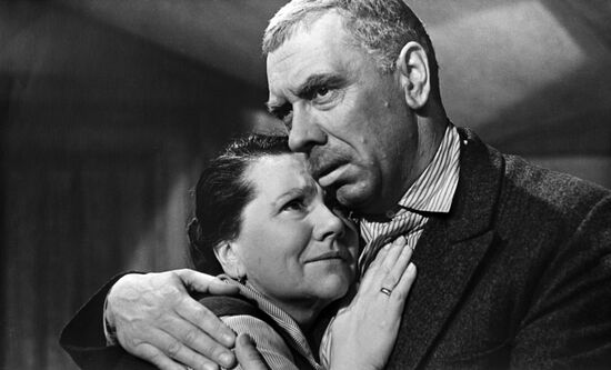 Кадр из фильма "Наш дом"