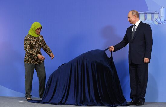 Визит президента РФ В. Путина в Сингапур