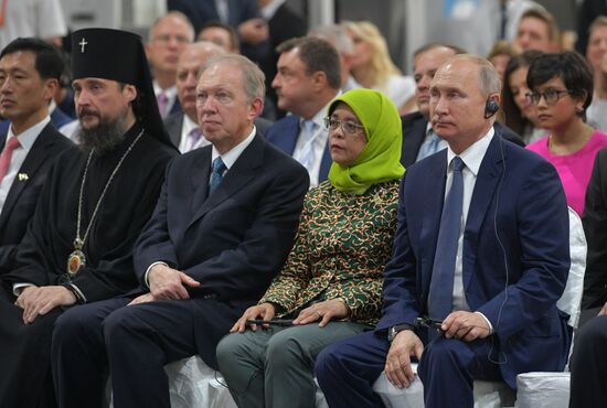 Визит президента РФ В. Путина в Сингапур