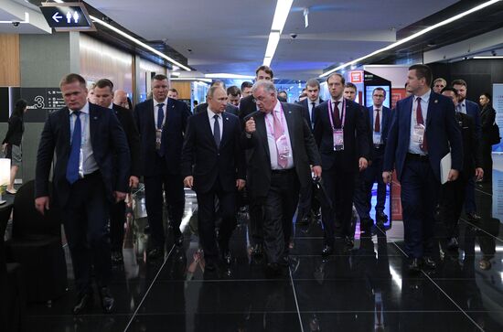 Визит президента РФ В. Путина в Сингапур. День второй