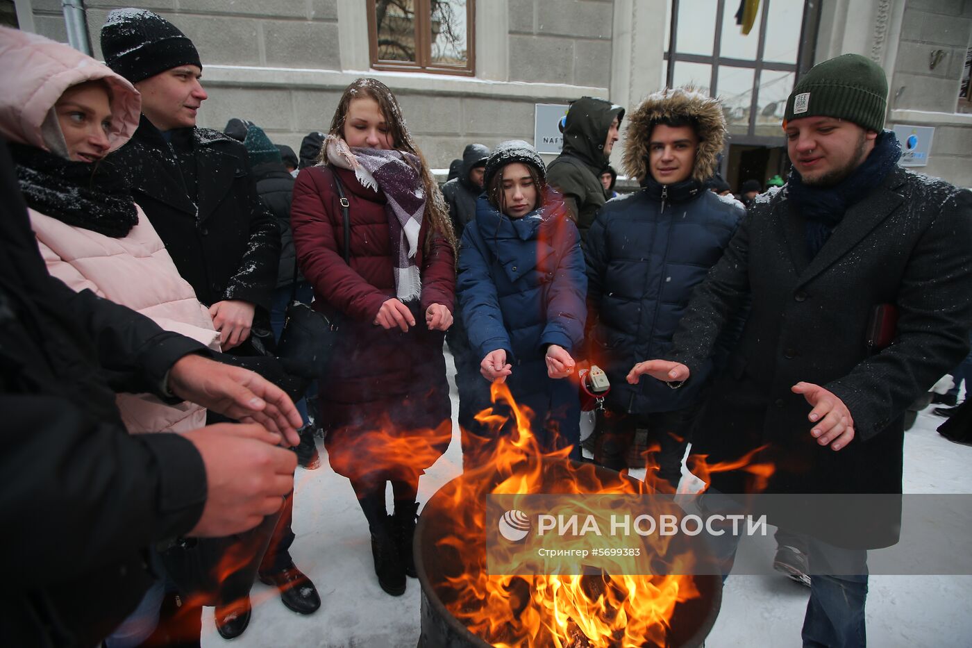 Акции с требованием включить отопление в городах Украины