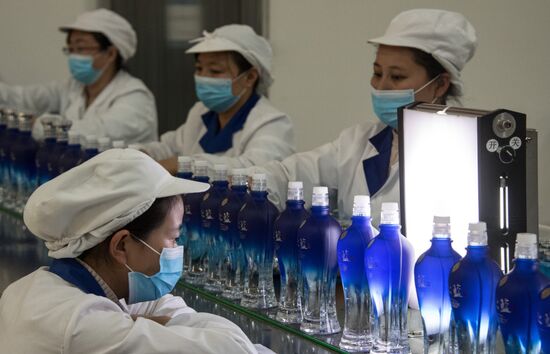 Ликеро-водочный завод в Китае