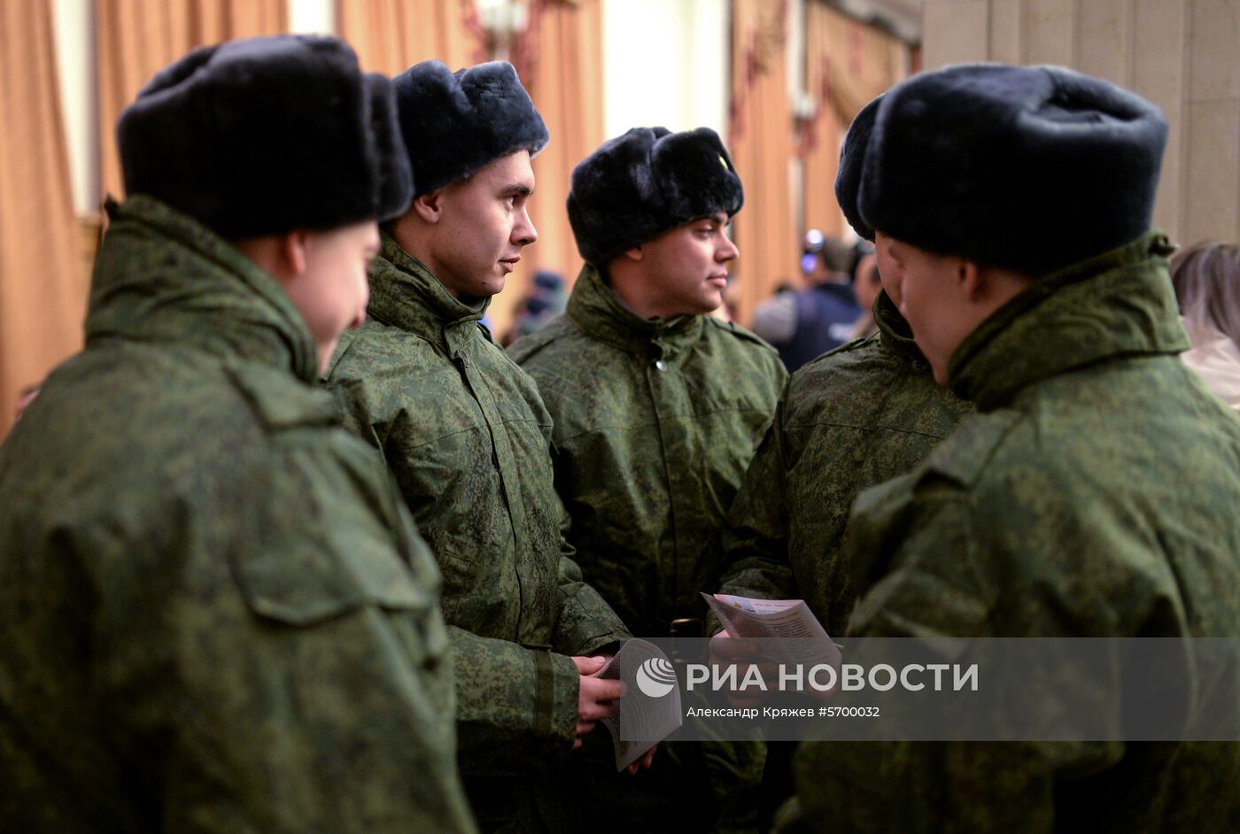 Отправка призывников на службу в Президентский полк