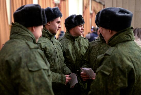 Отправка призывников на службу в Президентский полк 