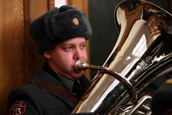 Отправка призывников на службу в Президентский полк 