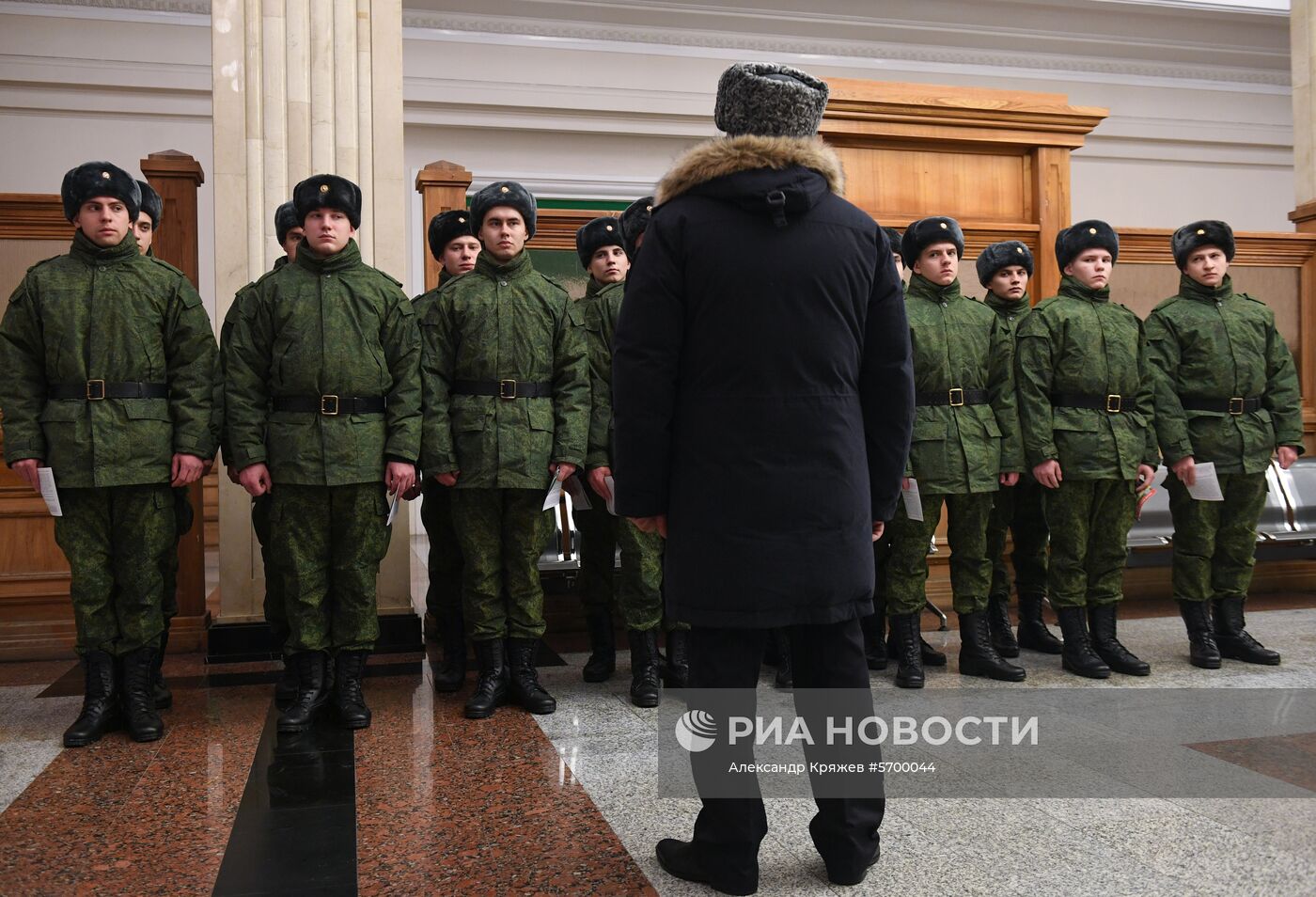 Отправка призывников на службу в Президентский полк 