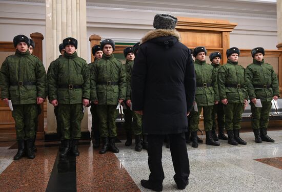 Отправка призывников на службу в Президентский полк 