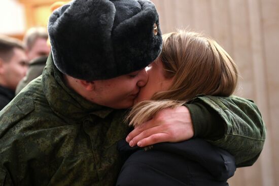 Отправка призывников на службу в Президентский полк 