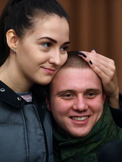 Отправка призывников на службу в Президентский полк 