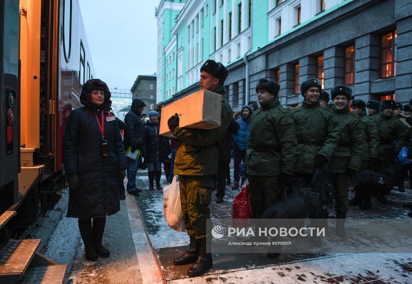 Отправка призывников на службу в Президентский полк 