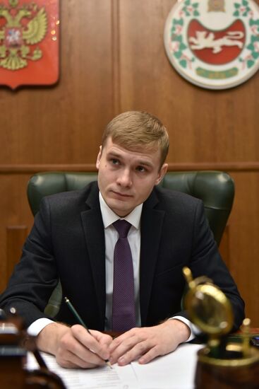 Вступление в должность вновь избранного главы Хакасии Валентина Коновалова