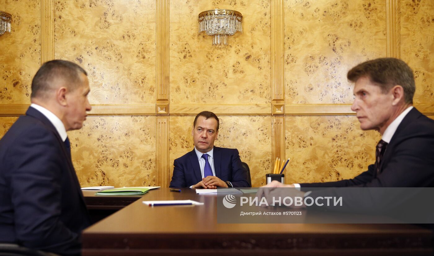 Премьер-министр РФ Д. Медведев встретился с врио губернатора Приморского края О. Кожемяко и полпредом в ДФО Ю. Трутневым