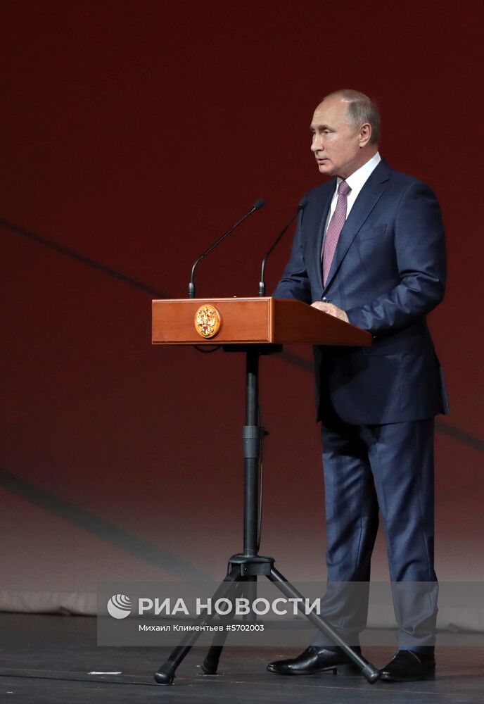 Рабочая поездка президента РФ В. Путина в Санкт-Петербург