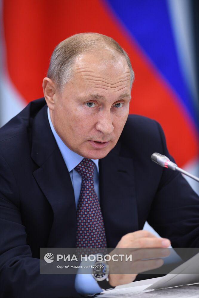 Рабочая поездка президента РФ В. Путина в Санкт-Петербург