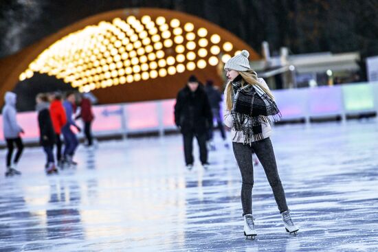 В Москве открылись катки с искусственным льдом