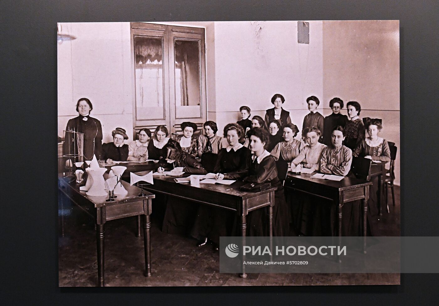 Выставка «Курсистка – имя нарицательное.  К 140-летнему юбилею высшего женского образования в России» в Санкт-Петербурге
