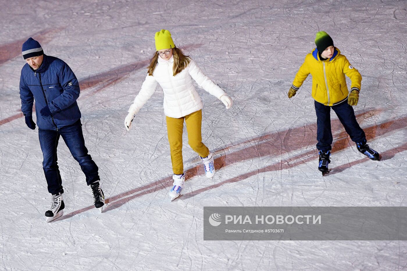 В Москве открылись катки с искусственным льдом